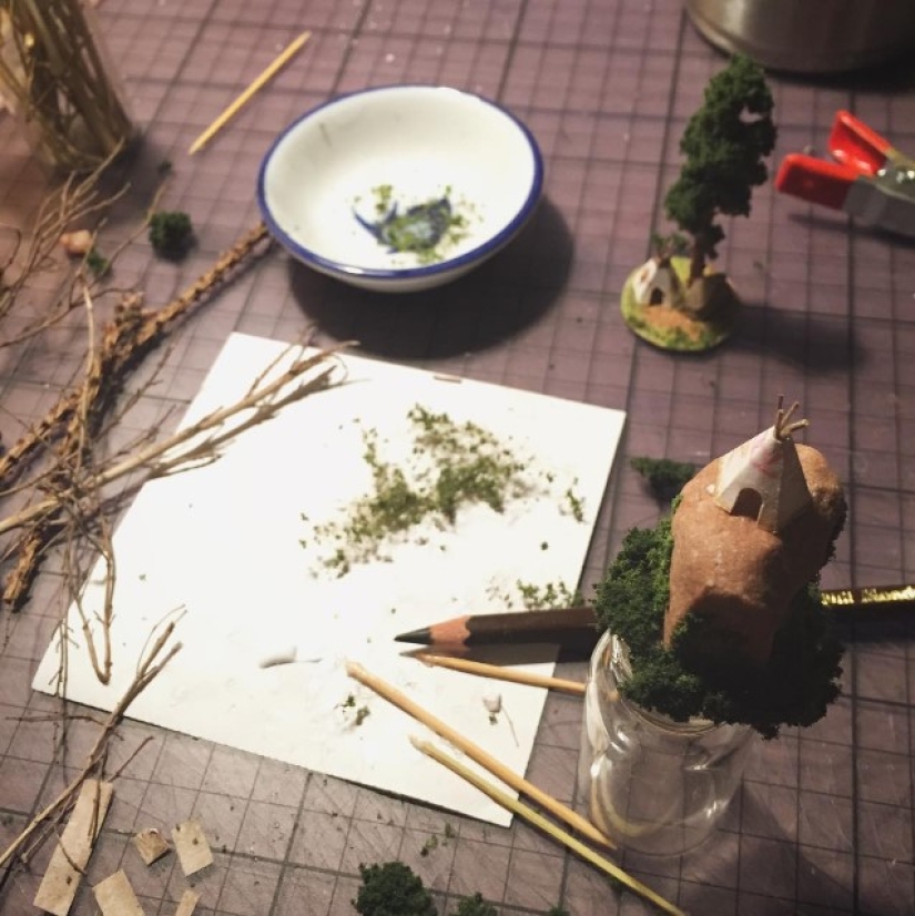 Mundos flotantes en un tubo de ensayo de un artista holandés Mundos flotantes en un tubo de ensayo de un artista holandés