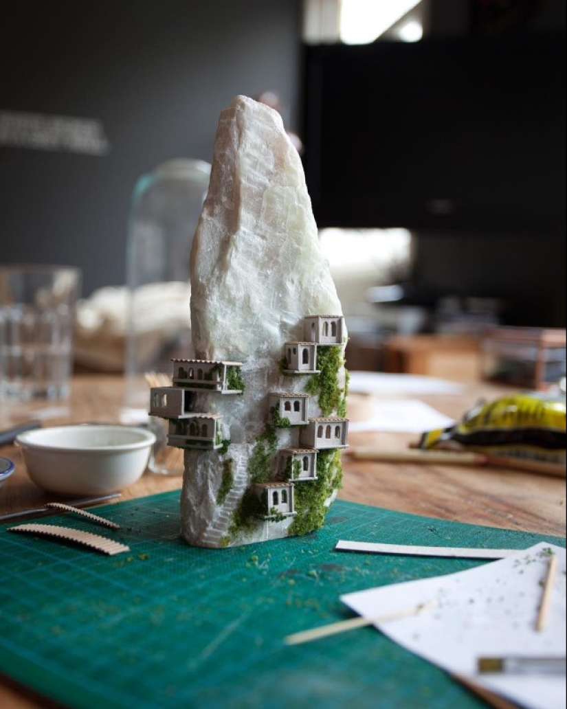 Mundos flotantes en un tubo de ensayo de un artista holandés Mundos flotantes en un tubo de ensayo de un artista holandés