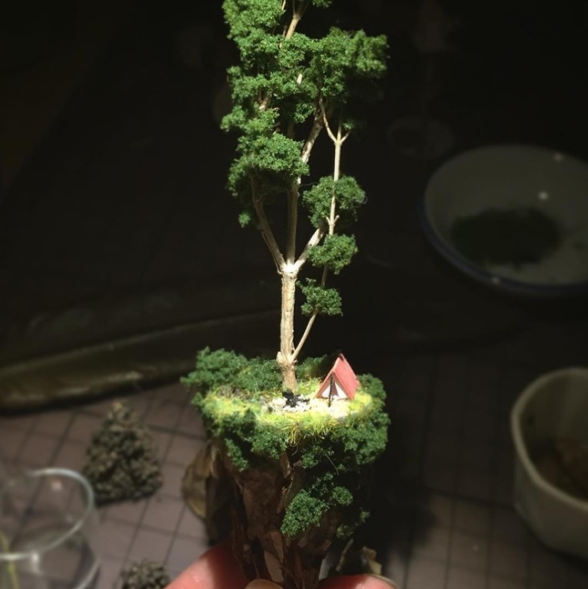 Mundos flotantes en un tubo de ensayo de un artista holandés Mundos flotantes en un tubo de ensayo de un artista holandés