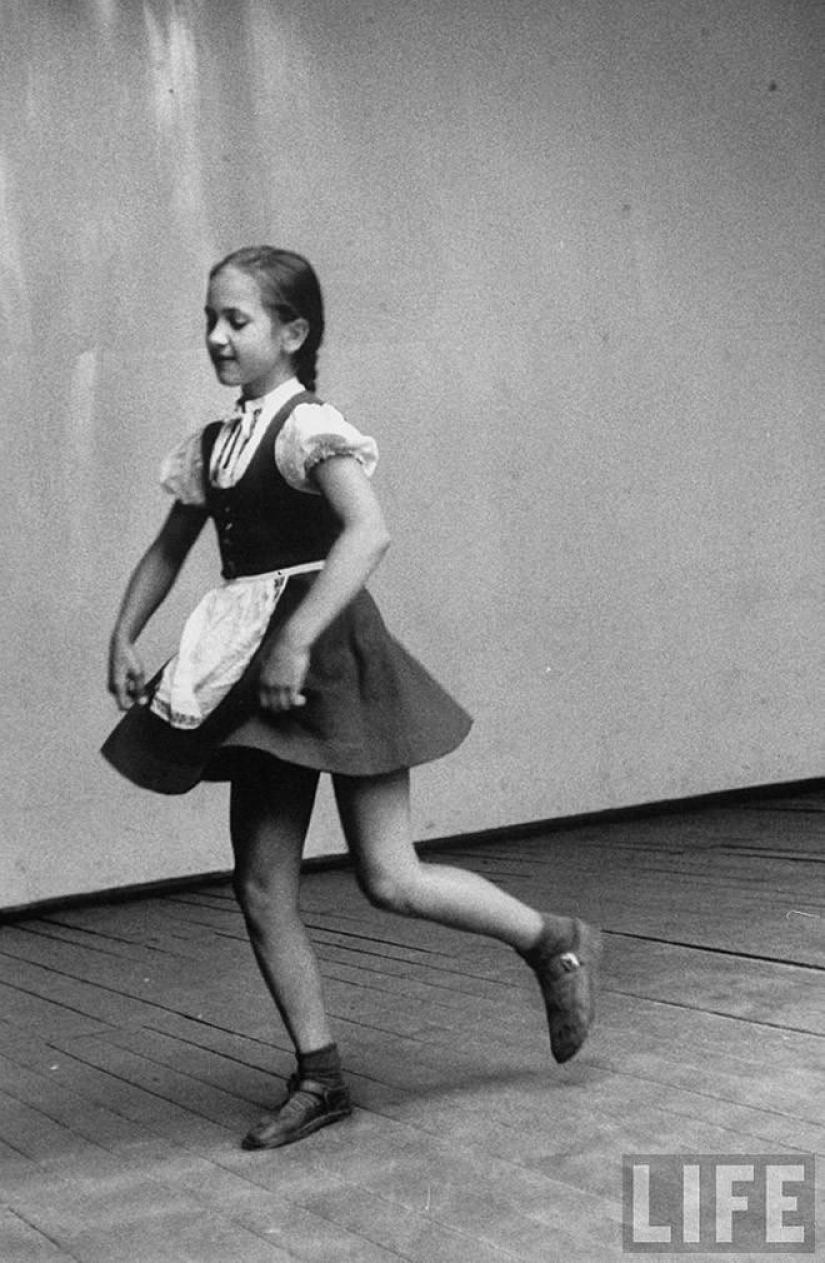 Muscovites in 1956 in pictures by LIFE photographer Lisa Larsen