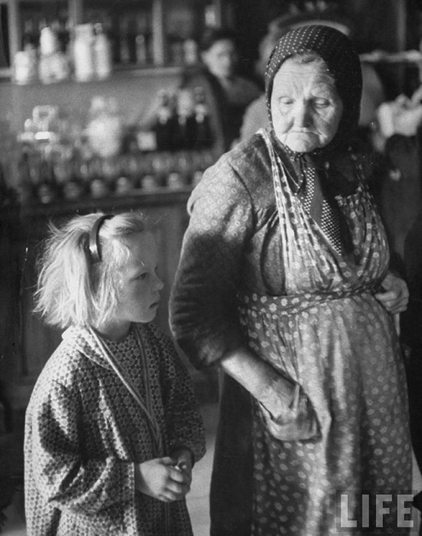 Muscovites in 1956 in pictures by LIFE photographer Lisa Larsen