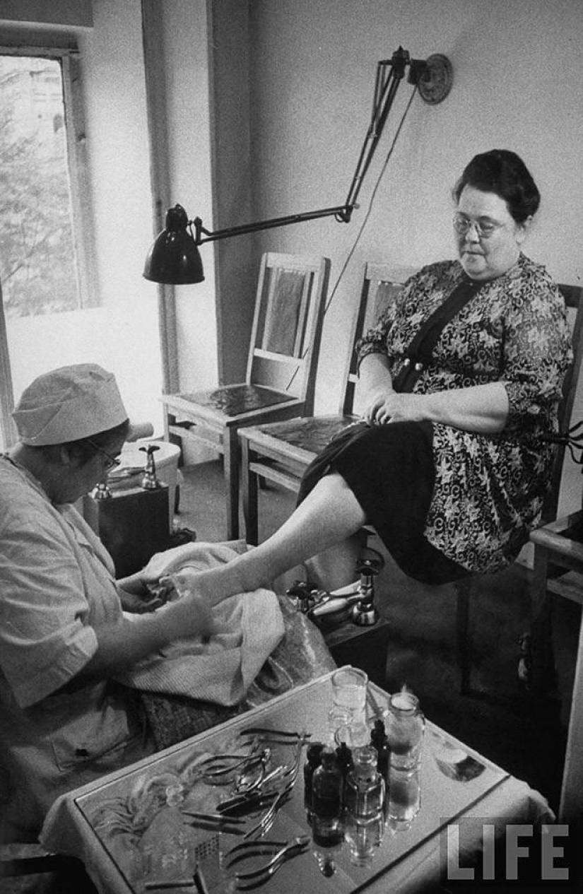 Muscovites in 1956 in pictures by LIFE photographer Lisa Larsen