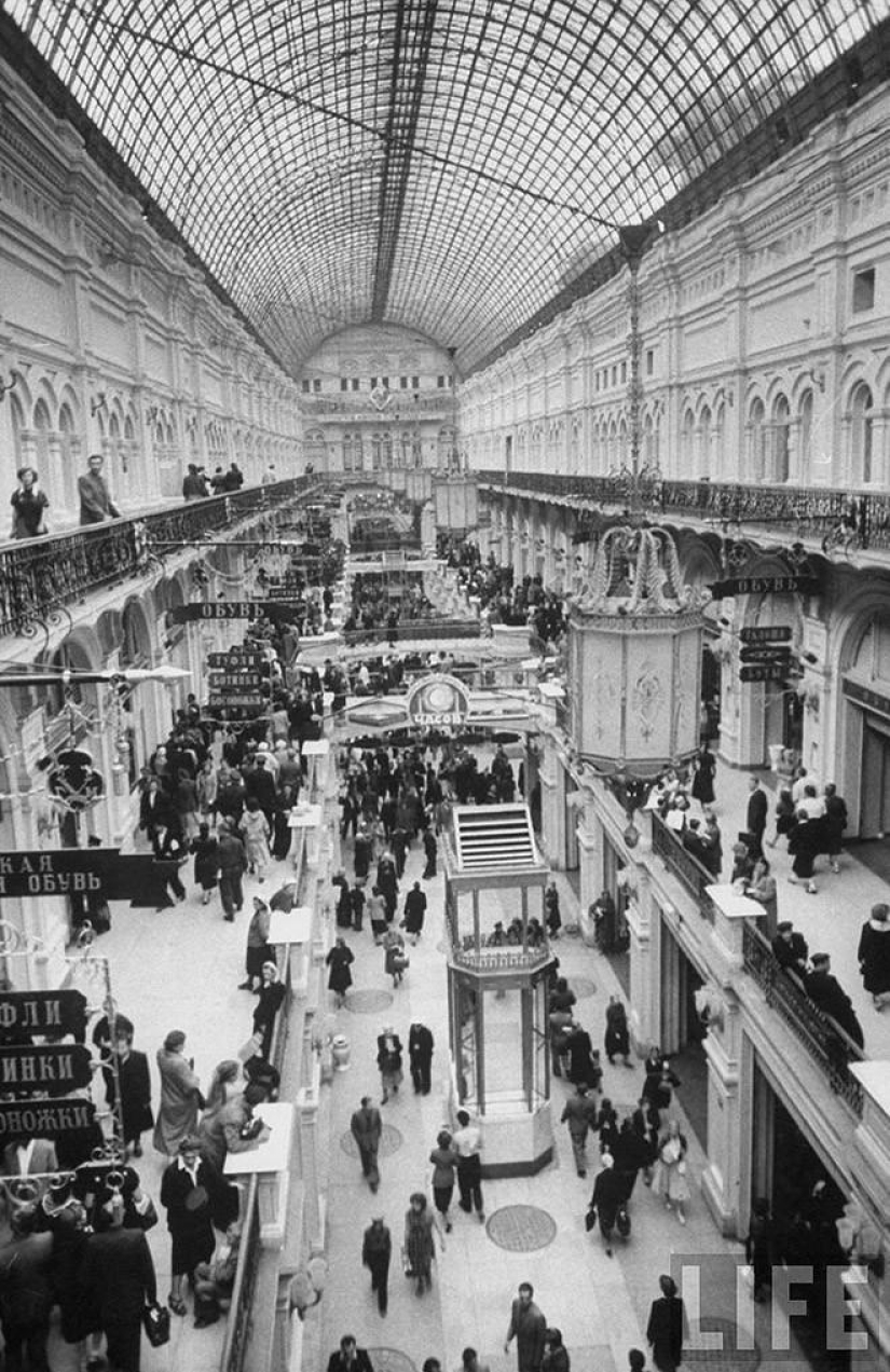 Muscovites in 1956 in pictures by LIFE photographer Lisa Larsen