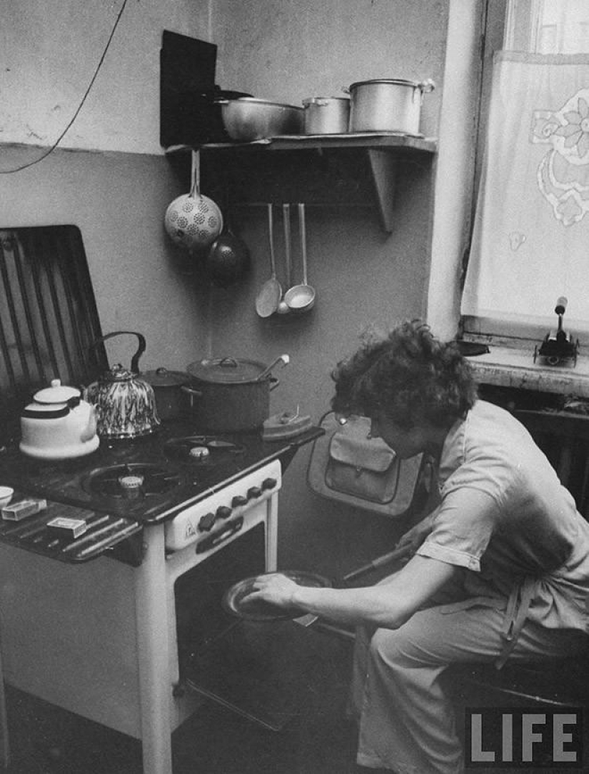 Muscovites in 1956 in pictures by LIFE photographer Lisa Larsen