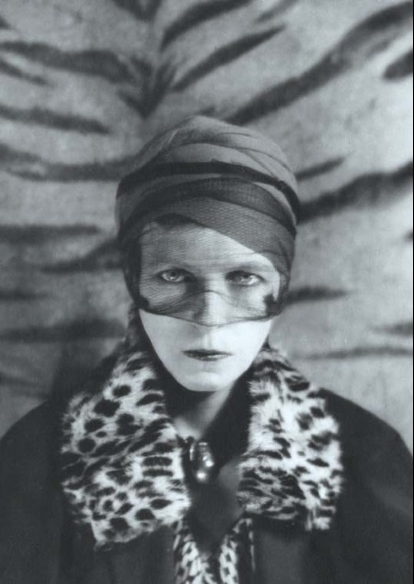 Nancy Cunard: musa artística e ícono de estilo de principios del siglo XX Nancy Cunard: musa artística e ícono de estilo de principios del siglo XX