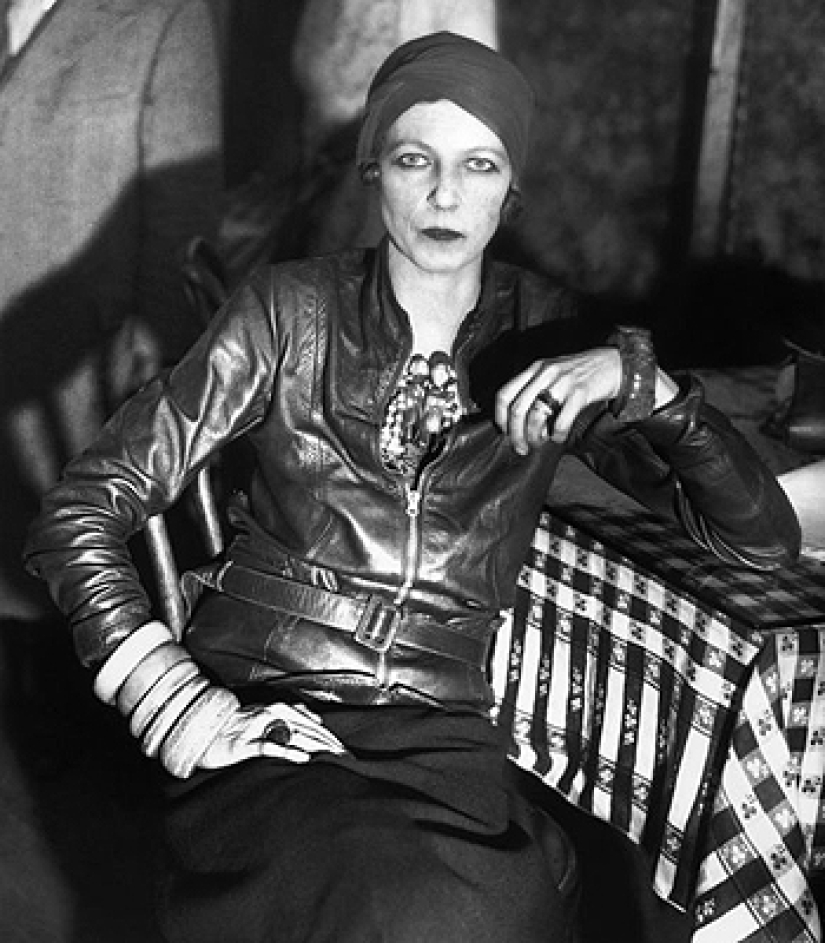 Nancy Cunard: musa artística e ícono de estilo de principios del siglo XX Nancy Cunard: musa artística e ícono de estilo de principios del siglo XX