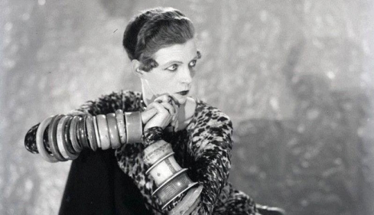 Nancy Cunard: musa artística e ícono de estilo de principios del siglo XX Nancy Cunard: musa artística e ícono de estilo de principios del siglo XX