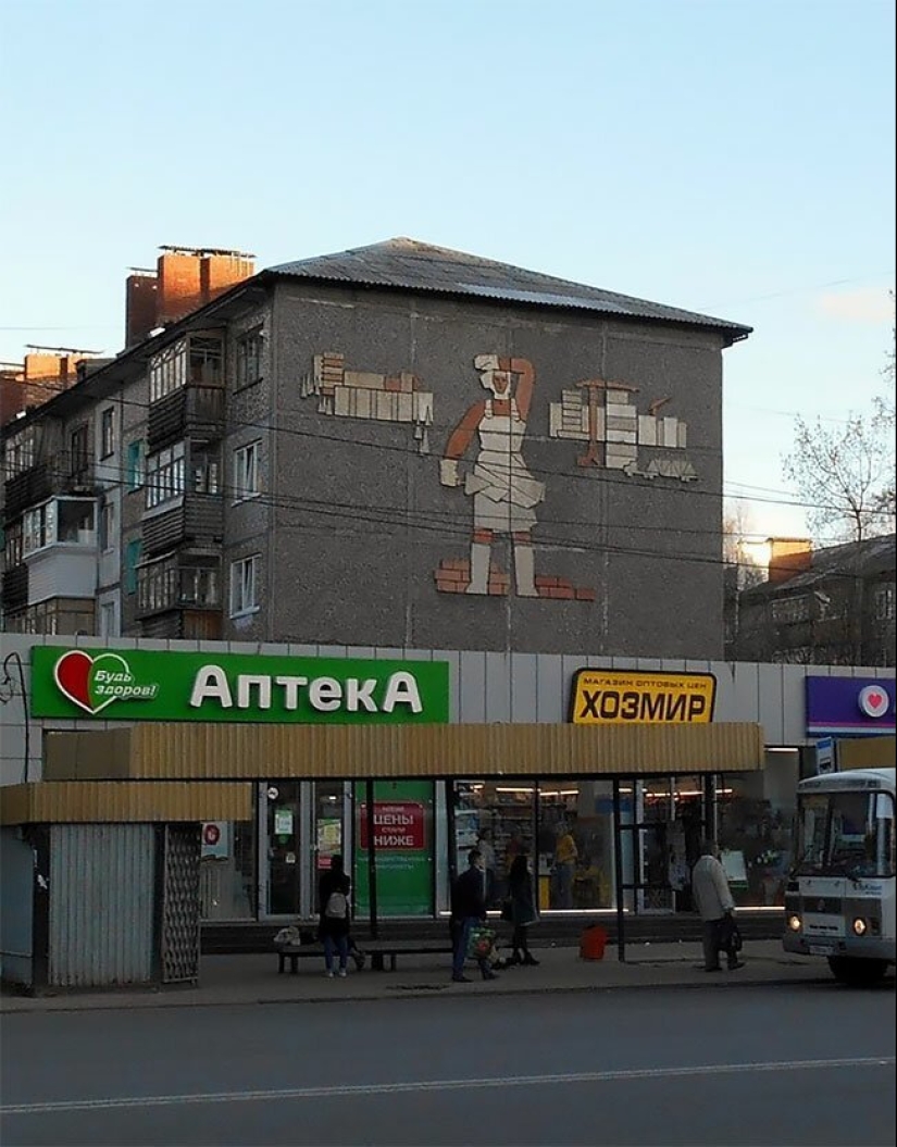 Único mosaicos, conservado desde los tiempos de la Unión Soviética Único mosaicos, conservado desde los tiempos de la Unión Soviética