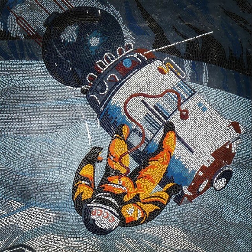 Único mosaicos, conservado desde los tiempos de la Unión Soviética Único mosaicos, conservado desde los tiempos de la Unión Soviética