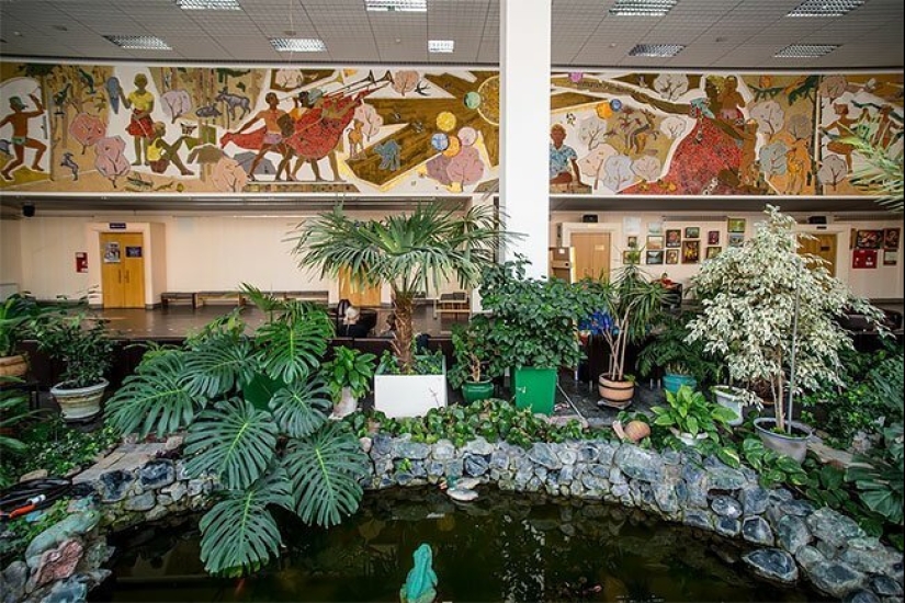 Único mosaicos, conservado desde los tiempos de la Unión Soviética Único mosaicos, conservado desde los tiempos de la Unión Soviética