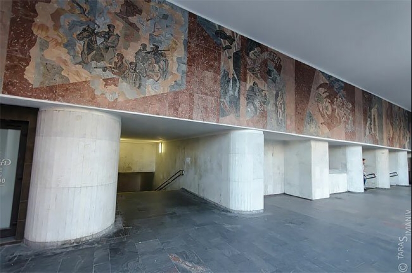 Único mosaicos, conservado desde los tiempos de la Unión Soviética Único mosaicos, conservado desde los tiempos de la Unión Soviética