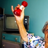 "Nieta sustituta": la vida de los jubilados estadounidenses a través de la lente de Naomie Harris