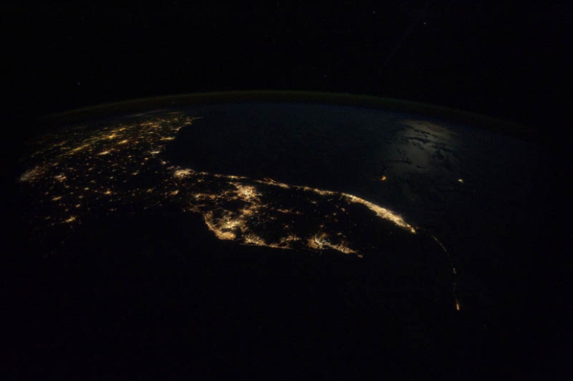 Night on the planet - 30 photos from space