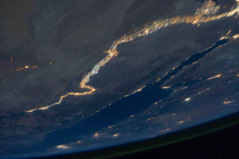 Night on the planet - 30 photos from space
