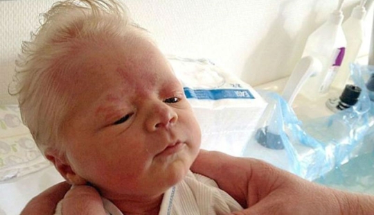 Niños pequeños que parecen viejos