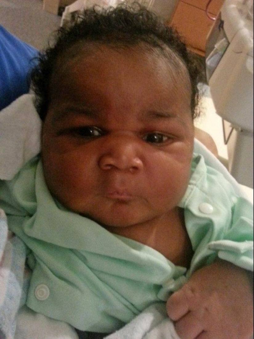 Niños pequeños que parecen viejos