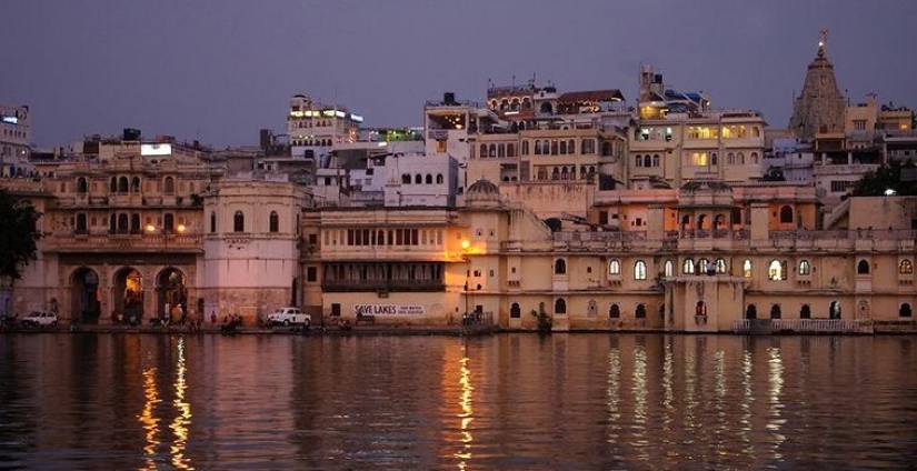 No solo Venecia: las 5 ciudades más bellas sobre el agua