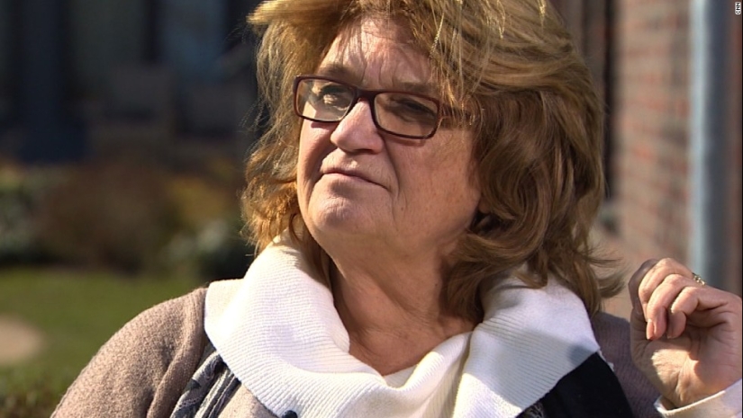 Normal form of the Dutch village where everyone suffers from dementia Normal form of the Dutch village where everyone suffers from dementia