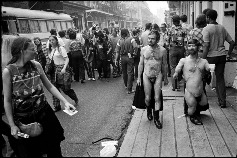 "Nos lanzan algo!": Mardi Gras in New Orleans in pictures by Bruce Gilden