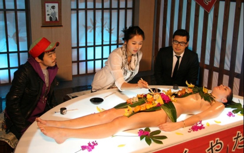 Nyotaimori: how did the tradition of eating sushi from a naked female body Nyotaimori: how did the tradition of eating sushi from a naked female body