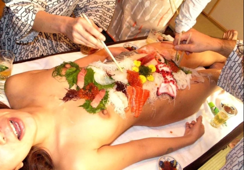Nyotaimori: how did the tradition of eating sushi from a naked female body Nyotaimori: how did the tradition of eating sushi from a naked female body