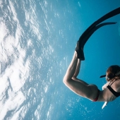 "Océano grande y azul" : un fotógrafo apneista mostró una increíble serie de tomas submarinas