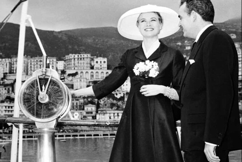 On a snow-white yacht: 20 vintage photos of Monroe, Hepburn and other stars at sea