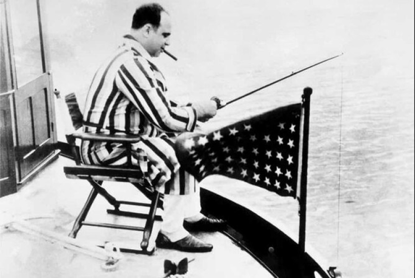 On a snow-white yacht: 20 vintage photos of Monroe, Hepburn and other stars at sea