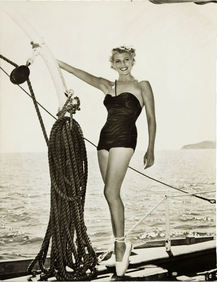 On a snow-white yacht: 20 vintage photos of Monroe, Hepburn and other stars at sea
