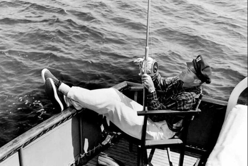 On a snow-white yacht: 20 vintage photos of Monroe, Hepburn and other stars at sea