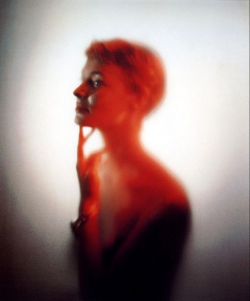 On the brink of surrealism: the stunning photography of Erwin Blumenfeld made in the 1940-ies