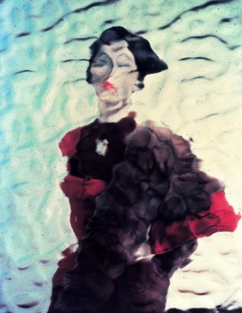 On the brink of surrealism: the stunning photography of Erwin Blumenfeld made in the 1940-ies