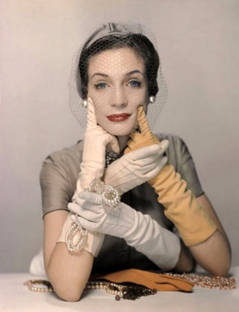 On the brink of surrealism: the stunning photography of Erwin Blumenfeld made in the 1940-ies