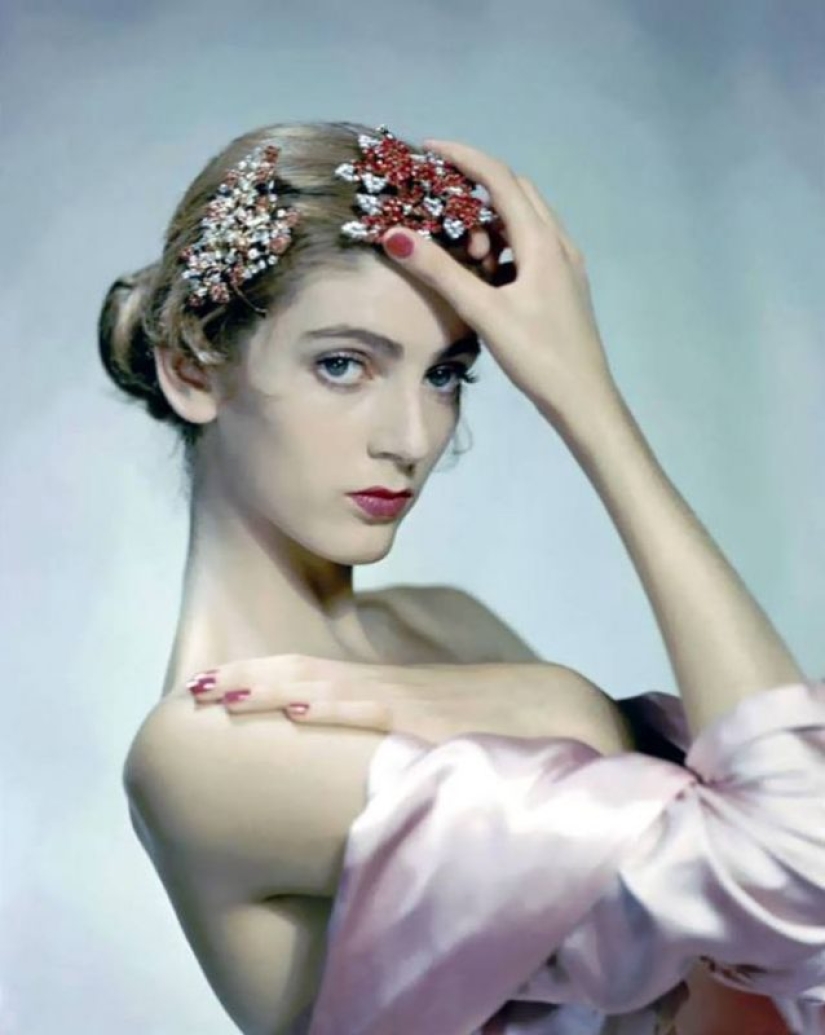 On the brink of surrealism: the stunning photography of Erwin Blumenfeld made in the 1940-ies