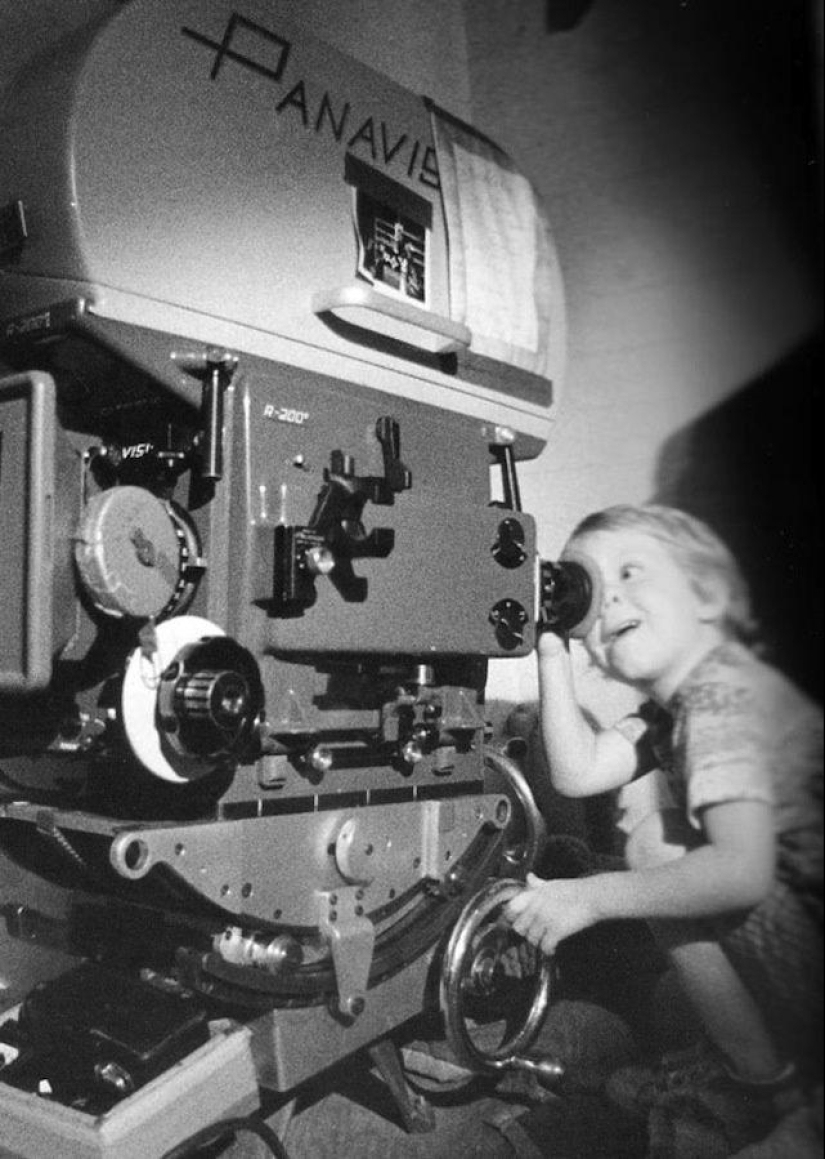 On the sets of classic Hollywood movies On the sets of classic Hollywood movies