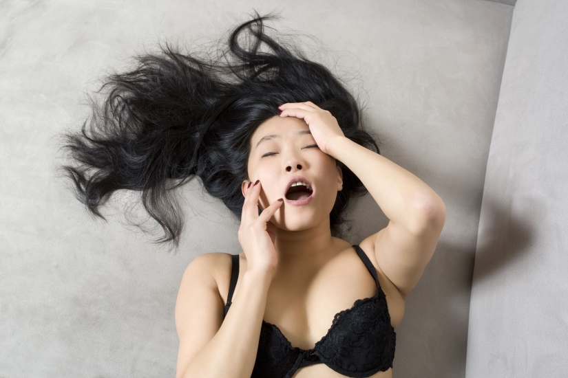 On the seventh heaven: 12 ways to give a woman pleasure in bed