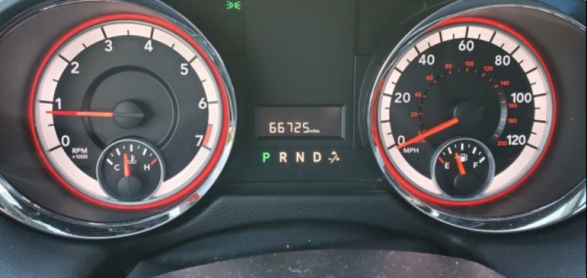 On the wrong foot: 20 photos of people whose day started not very well