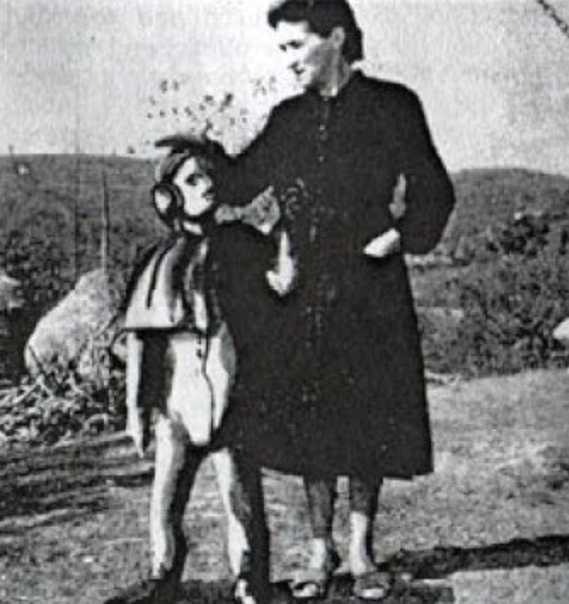 One Contact Story: Rosa Lotti and the UFO Dwarfs One Contact Story: Rosa Lotti and the UFO Dwarfs