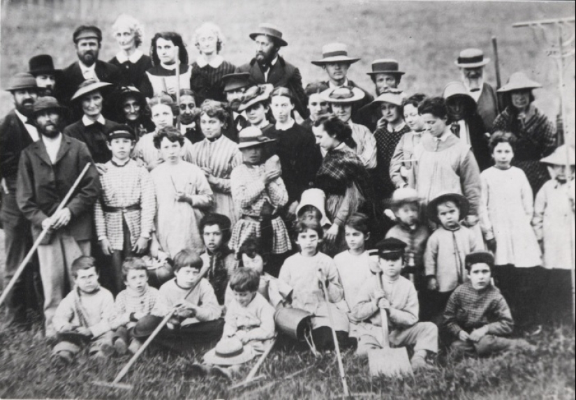 Oneida es una comuna de amor libre en la sociedad Puritana de la época Victoriana Oneida es una comuna de amor libre en la sociedad Puritana de la época Victoriana