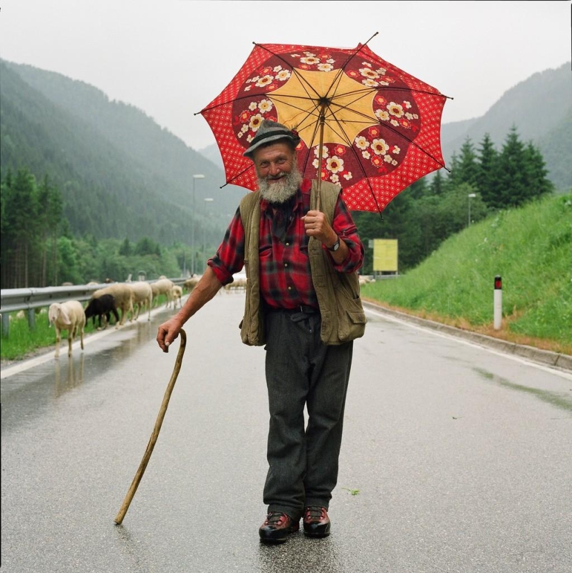 Ordinary Italians through the eyes of an Italian Ordinary Italians through the eyes of an Italian