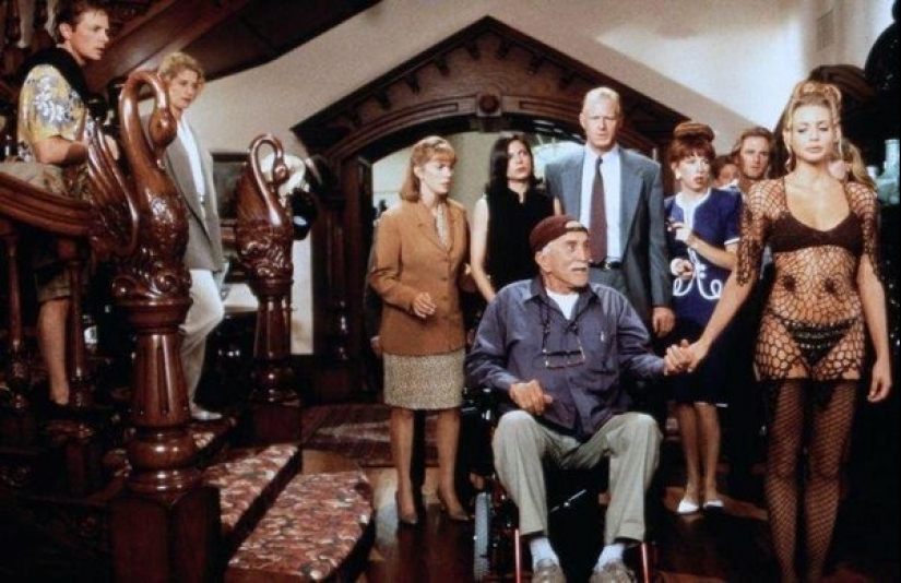 Output: 20 old comedies of the 80's-90's years