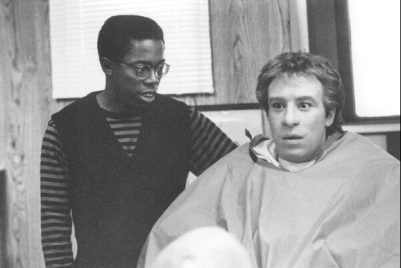 Output: 20 old comedies of the 80's-90's years