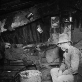 Pages of life of ordinary and poor Americans in New York of the XIX century