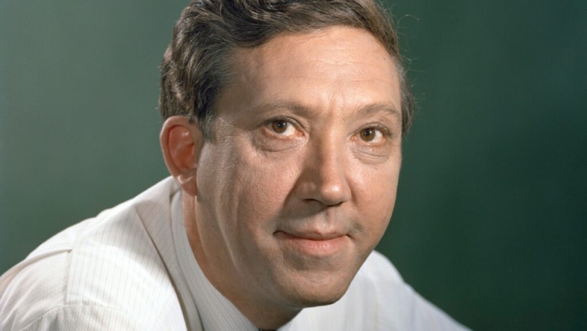 "¡Papi! ¿Hay luz?": historia divertida del hombre barbudo de la Mano de Diamante "¡Papi! ¿Hay luz?": historia divertida del hombre barbudo de la Mano de Diamante