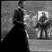 Paradise inhabited by devils: all the vices of St. Naples through the lens of Robbie McIntosh