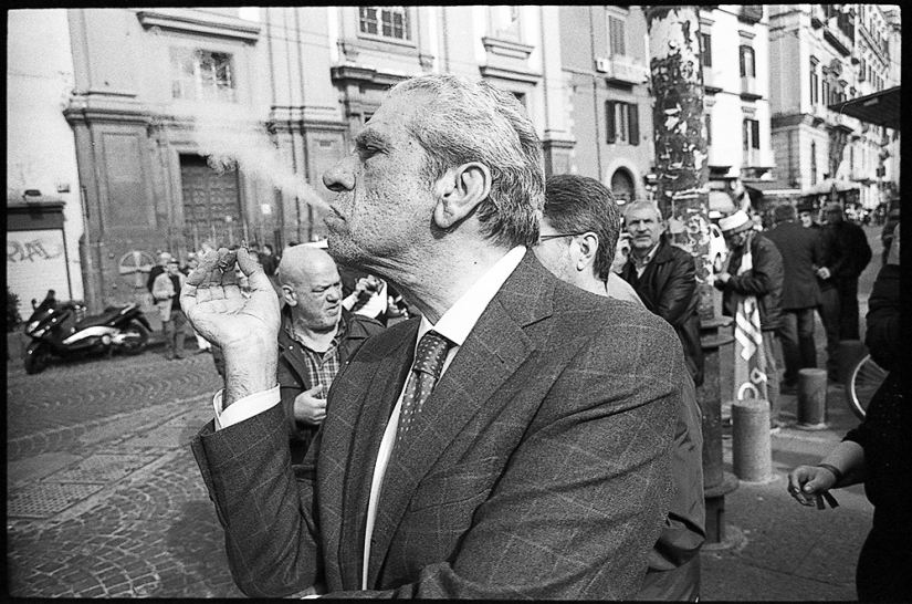 Paradise inhabited by devils: all the vices of St. Naples through the lens of Robbie McIntosh