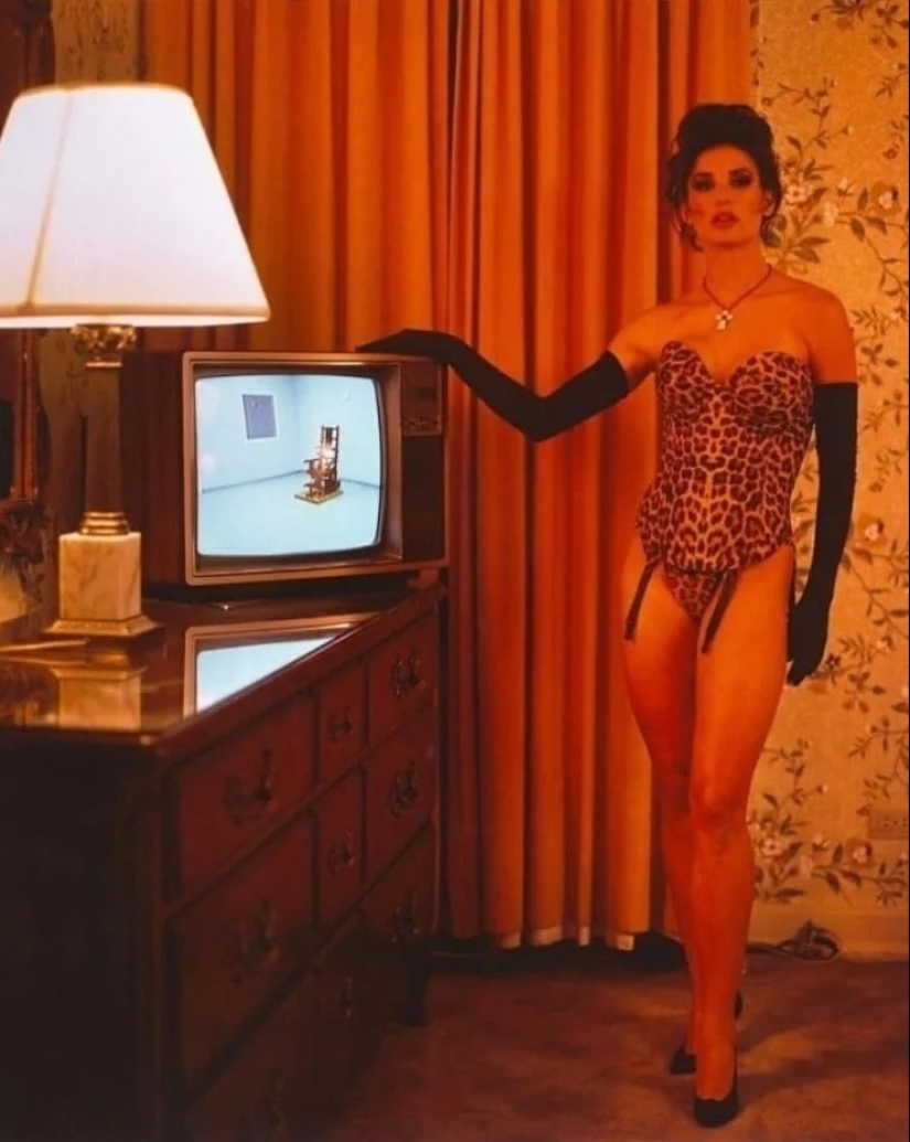 Passionate and beautiful: photos of celebrities from the 90s that sunk into memory