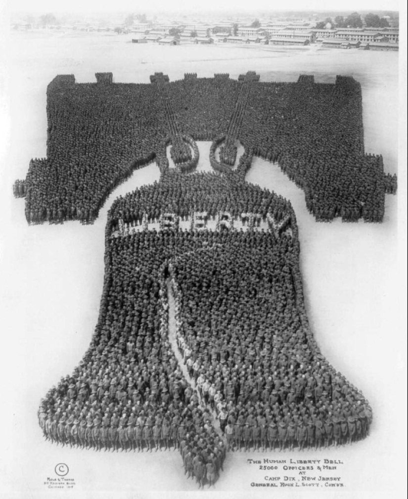 Patriotic mass photos of Arthur Mall during the First World War Patriotic mass photos of Arthur Mall during the First World War