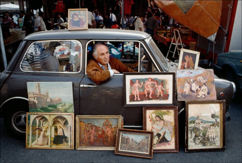 People at work: photo by Steve McCurry People at work: photo by Steve McCurry
