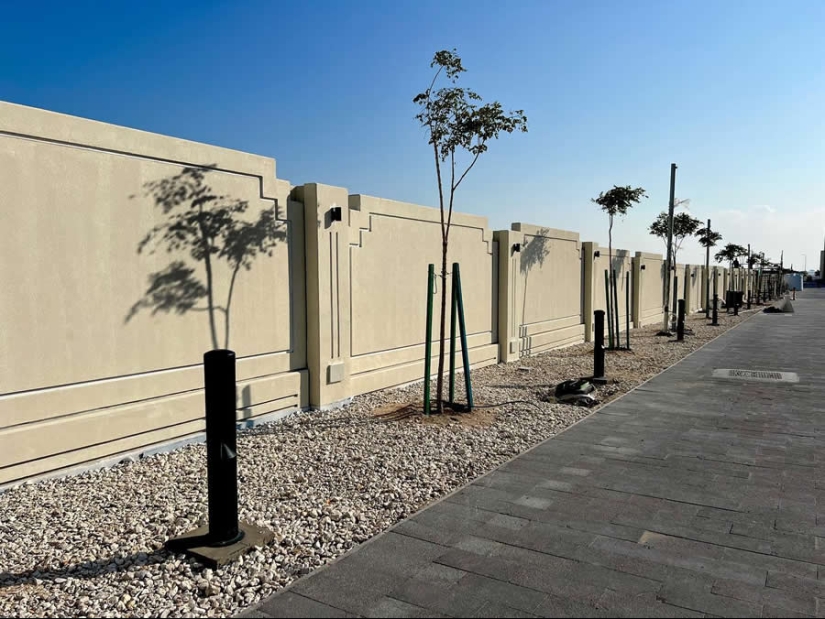 Photographer Arsenio Jr Nidoy Captures Perfectly Timed Humorous Moments on Streets